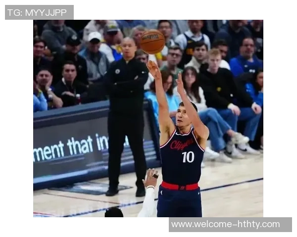 快船训练营第二天精彩瞬间哈登博格丹欢笑小卡保罗同框引关注