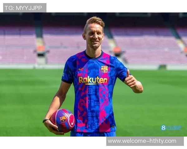 埃因霍温宣布卢克德容告别仪式球员荣登星光大道荣耀时刻